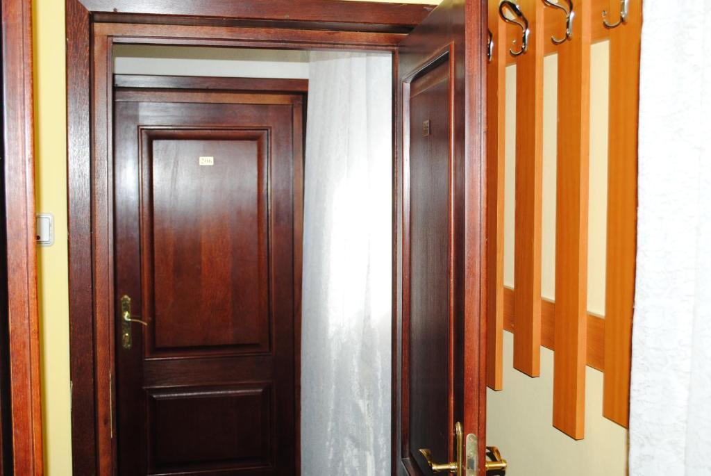Hotel West Scheia Ruang foto